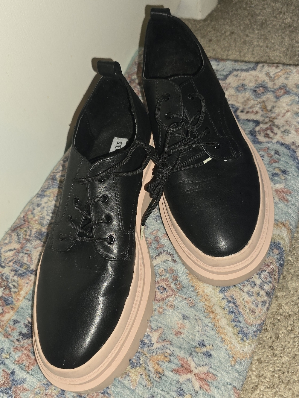 Steve Madden 9.5 Malene Black Leather Lace-Up Flats with Blush Pink Platform